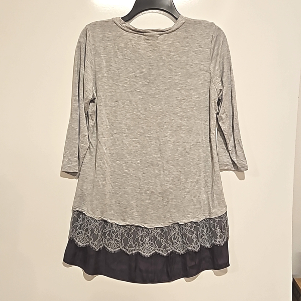 LOGO Lori Goldstein Shades of gray lacey tiered tunic top cozy Medium Petite - Picture 7 of 7